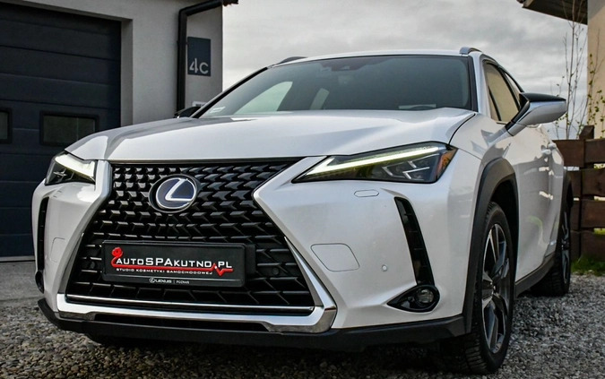 Lexus UX cena 139000 przebieg: 99000, rok produkcji 2019 z Kutno małe 154